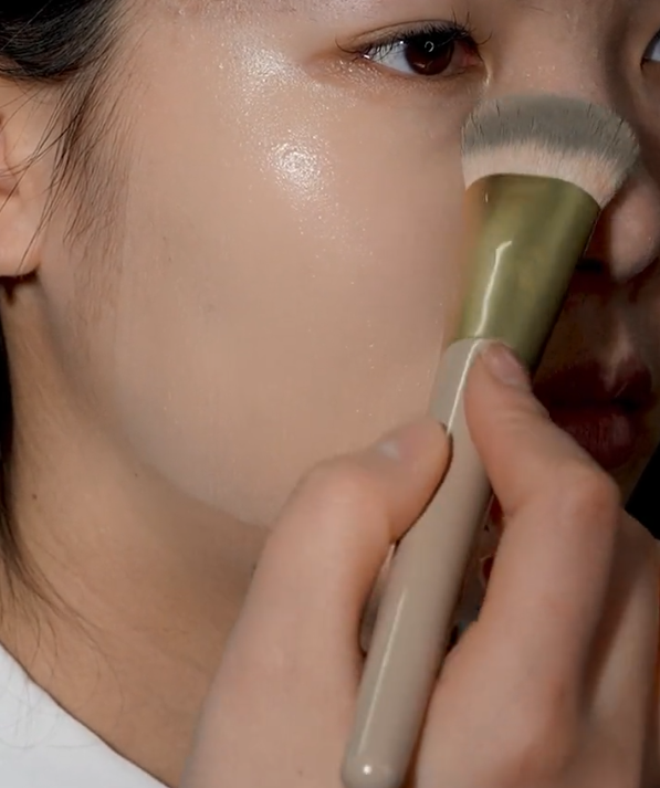 TikTok Same Professional Foundation Brush Cosmetics Make Up Beauty Tool
